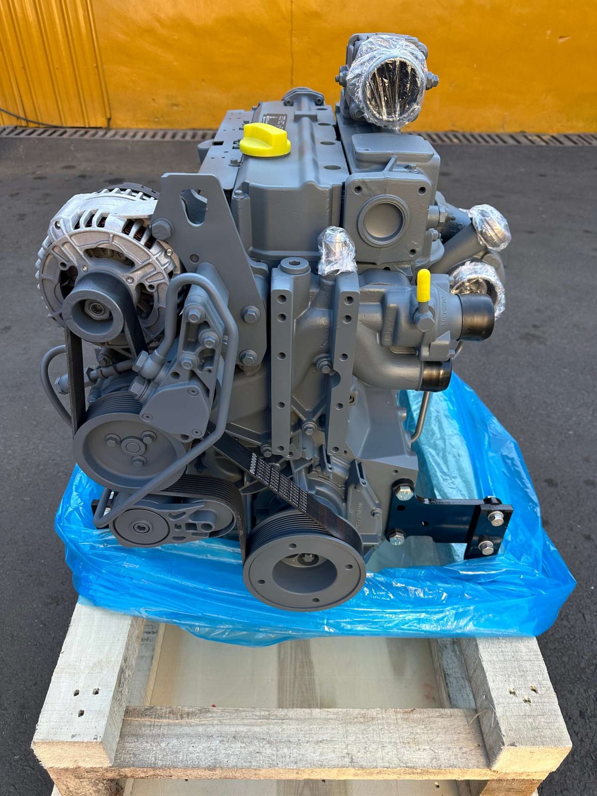 DEUTZ BF4M2012 实机照片